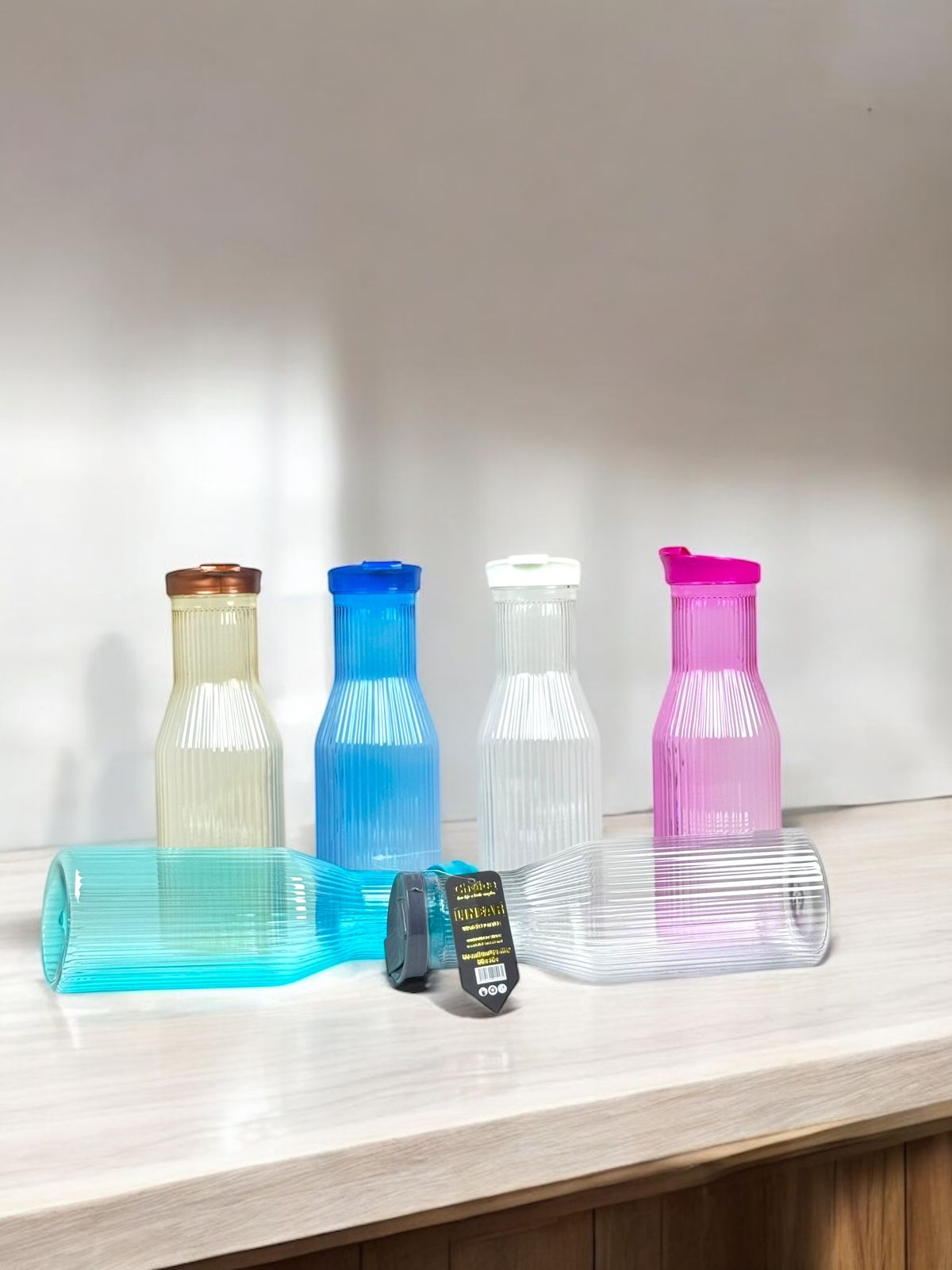 Linear Plastic Juice Bottles, 1700 ml Reusable Empty Juice Bottles with Lids for Milkshake, Plastic Bottles for Water, Juice, Milk