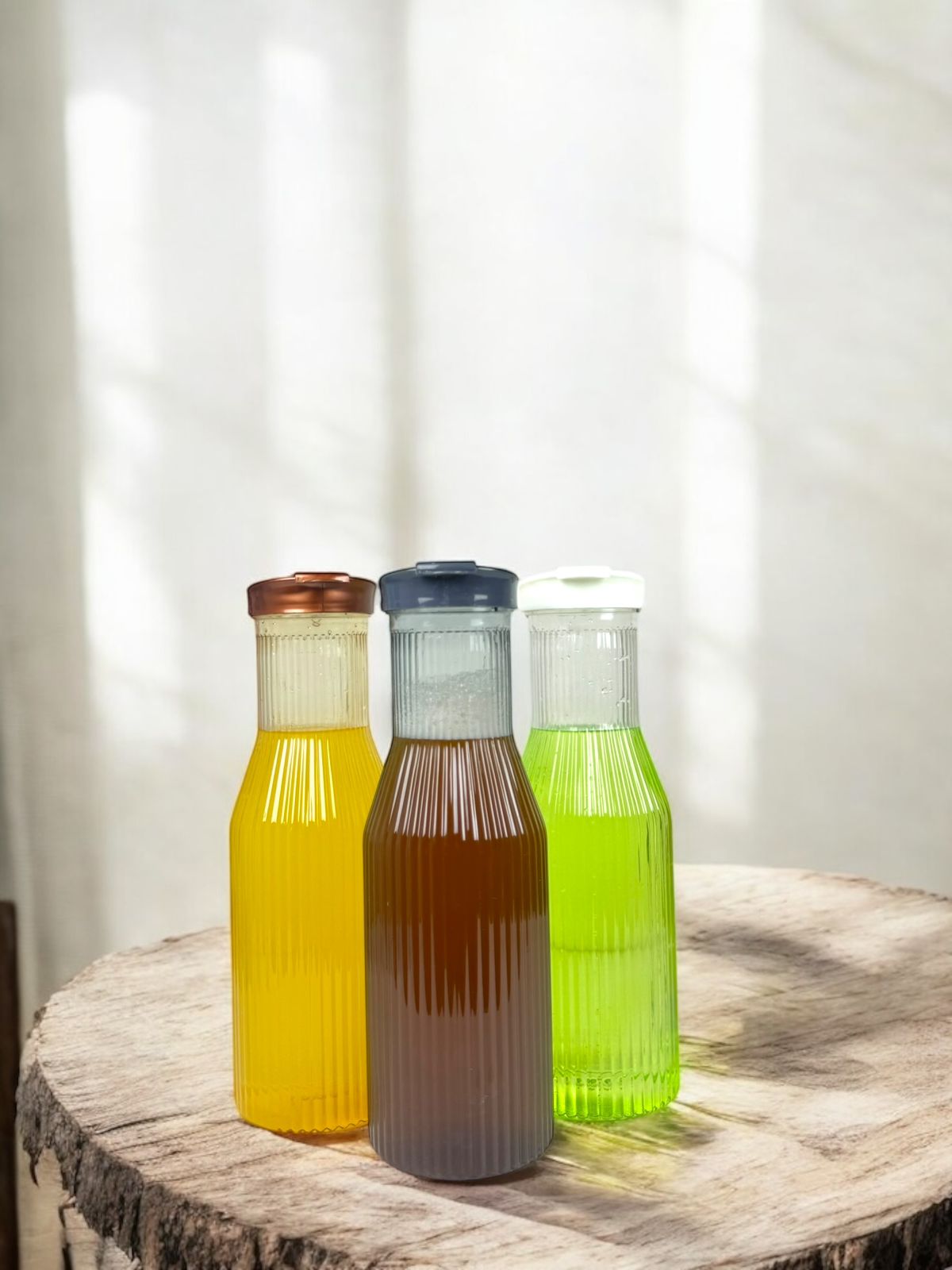 Linear Plastic Juice Bottles, 1700 ml Reusable Empty Juice Bottles with Lids for Milkshake, Plastic Bottles for Water, Juice, Milk