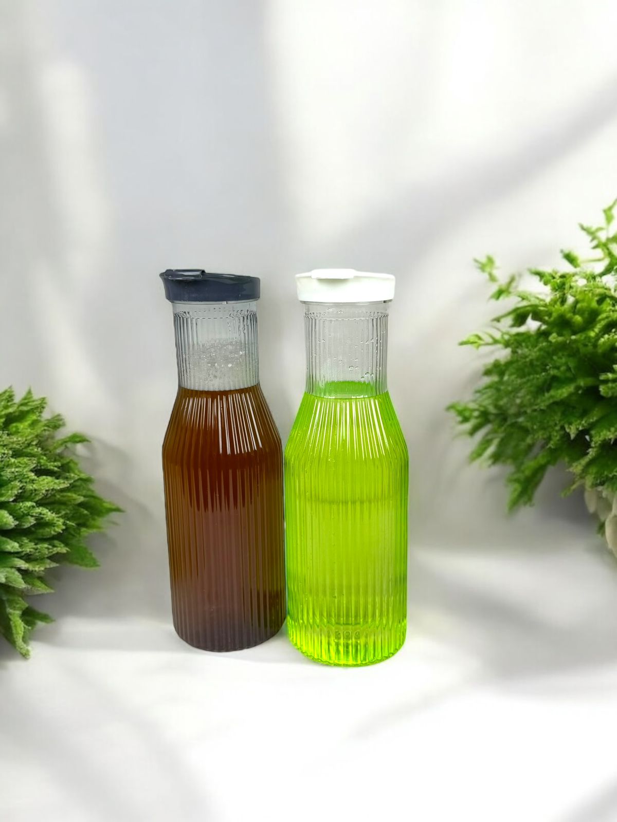 Linear Plastic Juice Bottles, 1700 ml Reusable Empty Juice Bottles with Lids for Milkshake, Plastic Bottles for Water, Juice, Milk